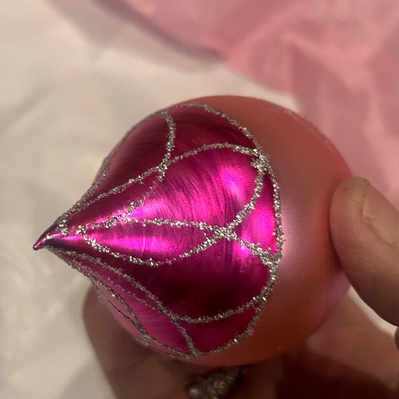 Vintage pink Christmas ornament with bell - Picture 6 of 6